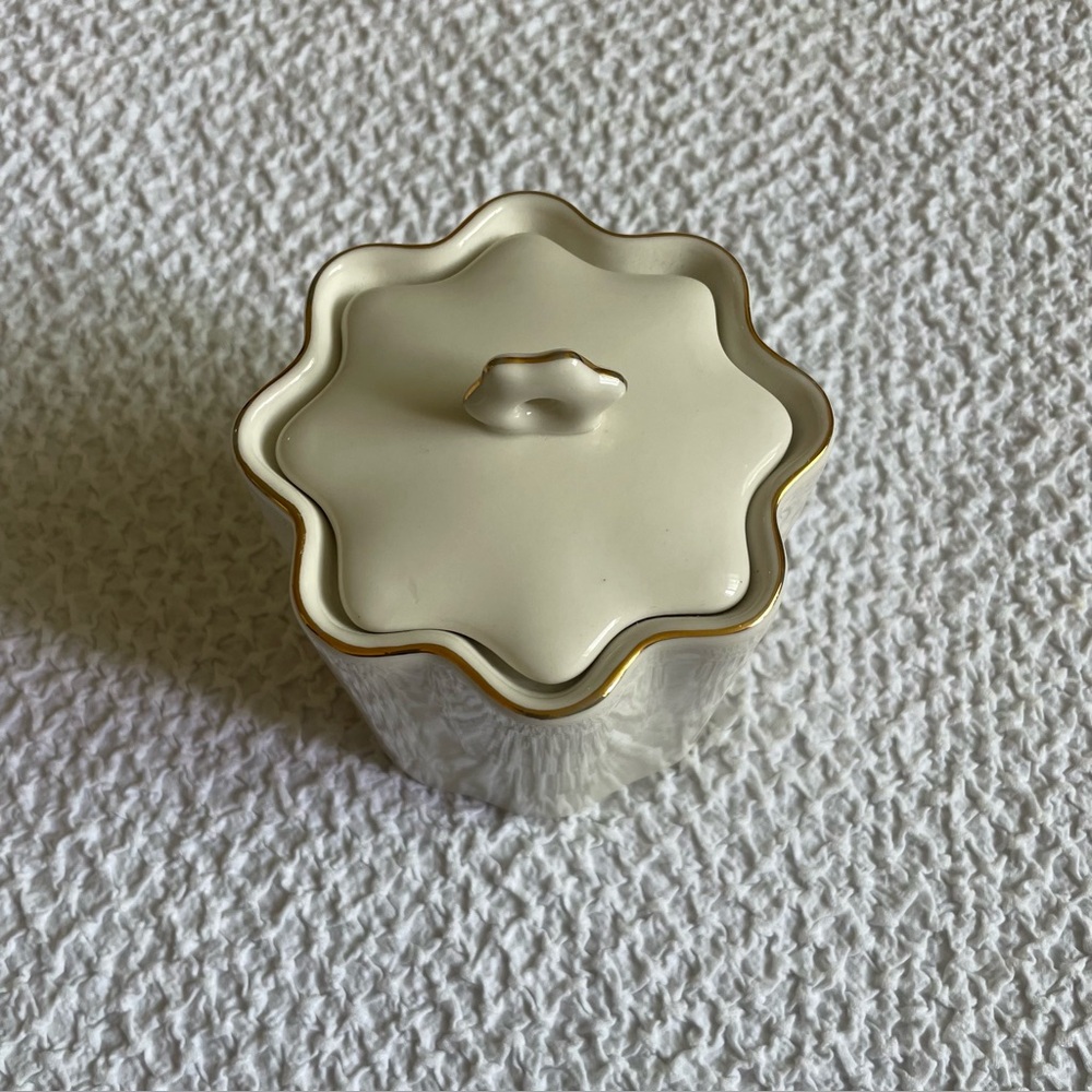 NEW Anthropologie Le Marais Scalloped Bath Jar Cream Gold Trim - Picture 3 of 5
